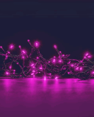Pink lyskæde med sort ledning og pink LED