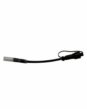 Sort LED-forlænger kabel med han- og hunstik i hver ende. Designet til professionel belysning, sikrer vandtæt forbindelse og fleksibel installation mellem lyskomponenter.