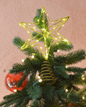 Juletræ med guldfarvet topstjerne med micro LED med varmt hvidt lys