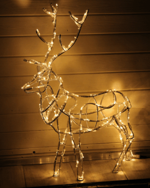 Lysende mini hjortemotiv i varm hvid LED på aluminiumskonstruktion. Elegant juledekoration, der giver et klassisk og hyggeligt udtryk til udendørs juleudsmykning.