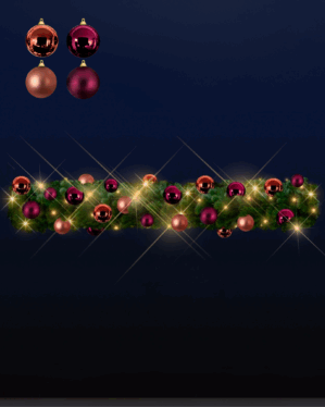 Julegurilande i gran med julekugler i farverne old pink og cozy red