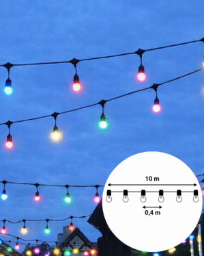 Multicolor LED party-lyskæde på 10 meter med 0,4 meter mellem pærerne, monteret udendørs og skaber farverig stemningsbelysning mod aftenhimmel ved events.